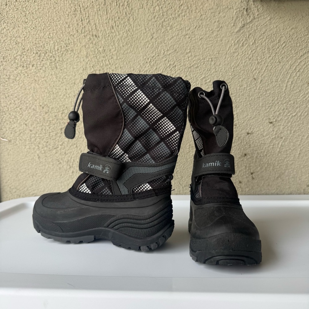 Kamik Black Quilted insulated Snow Boots kids water proof - size 11